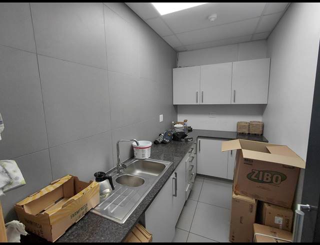 36,844M² OFFICE TO LET IN WATERFALL